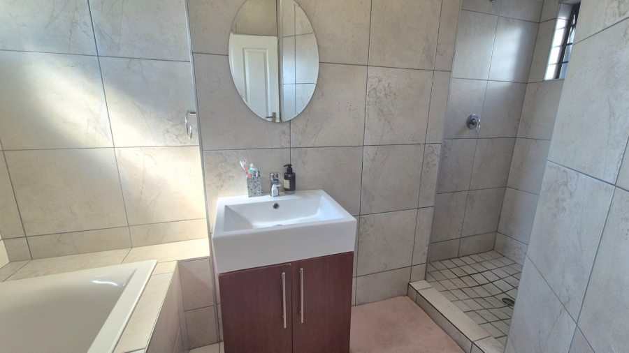 3 Bedroom Property for Sale in Roodia Free State